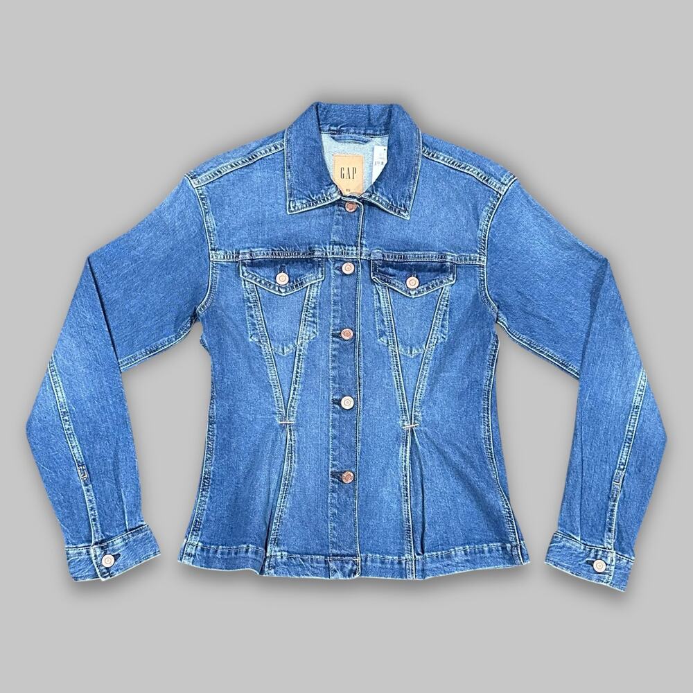 GAP Women’s Blue Fitted Denim Jacket - Size XS